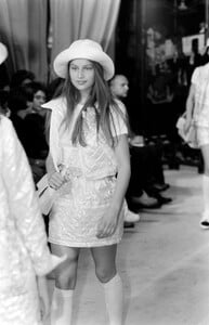 LaetitiaCasta_ChanelCruise1994_11.jpg
