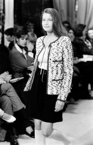LaetitiaCasta_ChanelCruise1994_14.jpg
