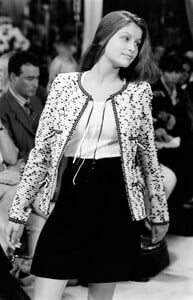 LaetitiaCasta_ChanelCruise1994_15.jpg
