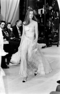 LaetitiaCasta_ChanelCruise1994_18.jpg