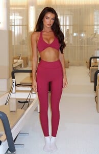 NSole - WFox - Velocity Sports Bra Go Getter High Waisted Leggings 14.1.2025 01.jpg
