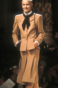 NitaSalovaara_ChanelHCFW1984_01.jpg