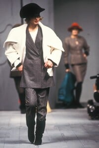 NitaSalovaara_KarlLagerfeldFW1985_03.jpg