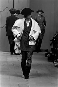 NitaSalovaara_KarlLagerfeldFW1985_04.jpg