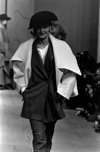 NitaSalovaara_KarlLagerfeldFW1985_05.jpg