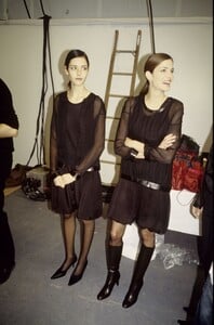 StephanieSeymour_HelmutLangFW2000_14.jpg