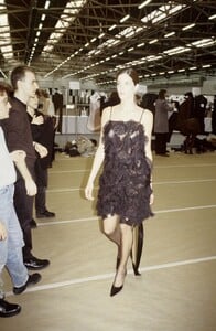 StephanieSeymour_HelmutLangFW2000_15.jpg