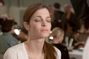 StephanieSeymour_HelmutLangFW2000_19.jpg