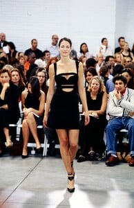 StephanieSeymour_HelmutLangSS2001_04.jpg