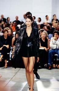 StephanieSeymour_HelmutLangSS2001_13.jpg