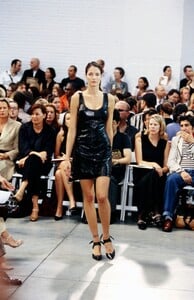 StephanieSeymour_HelmutLangSS2001_18.jpg