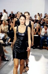 StephanieSeymour_HelmutLangSS2001_24.jpg