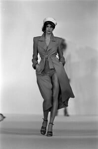 StephanieSeymour_MarcJacobsSS1995_15.jpg
