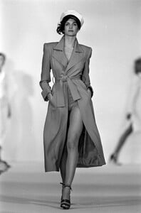 StephanieSeymour_MarcJacobsSS1995_16.jpg