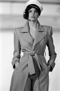 StephanieSeymour_MarcJacobsSS1995_24.jpg
