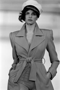 StephanieSeymour_MarcJacobsSS1995_25.jpg