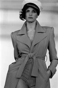 StephanieSeymour_MarcJacobsSS1995_26.jpg