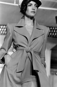 StephanieSeymour_MarcJacobsSS1995_28.jpg