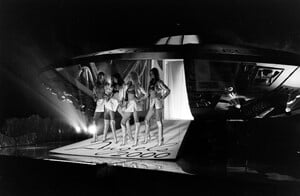 StephanieSeymour_VSAngels2000launch_09.jpg