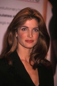 StephanieSeymour_VShosiery_01.jpg