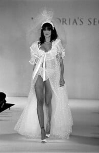 StephanieSeymour_Victoria'sSecret1996_21.jpg