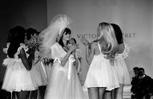 StephanieSeymour_Victoria'sSecret1996_27.jpg