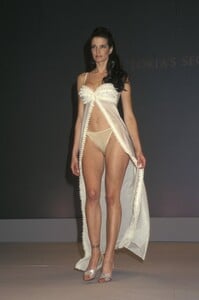 StephanieSeymour_Victoria'sSecret1997_01.jpg