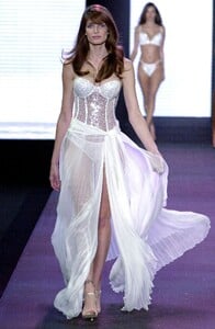 StephanieSeymour_Victoria'sSecret2000_03.jpg