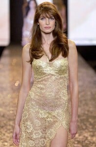 StephanieSeymour_Victoria'sSecret2000_07.jpg