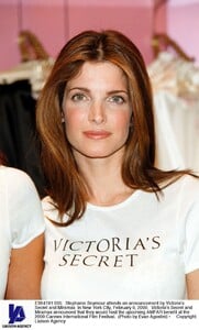 StephanieSeymour_Victoria'sSecretPhotocall_Feb9-2000_02.jpg