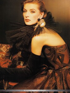 VogueParisAugust1991_012.jpg