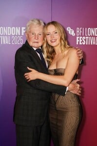 ellie-bamber-24.jpg