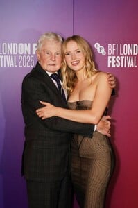 ellie-bamber-25.jpg