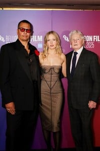 ellie-bamber-33.jpg