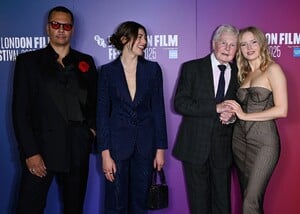 ellie-bamber-46.jpg