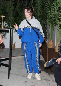 kaitlyn-dever-in-blue-and-gray-tracksuit-at-vas-j-morgan-halloween-party-3.jpg