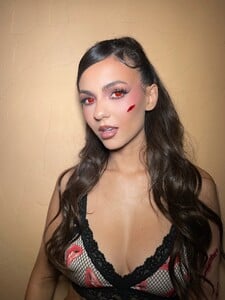 makeupbyashsimmons_1761257170_3750019399643476190_15030532.jpg