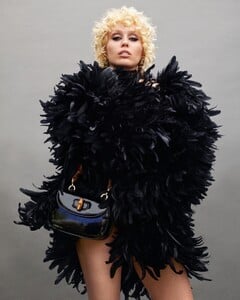 mileycyrus_1760986838_3747751693116318188_325734299.jpg