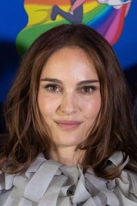 natalie-portman-at-arco-premiere-at-ugc-cine-cite-bercy-in-paris-10-12-2025-2.jpg