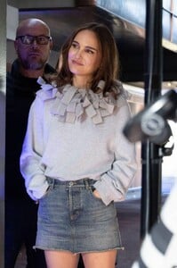 natalie-portman-at-arco-premiere-at-ugc-cine-cite-bercy-in-paris-10-12-2025-6.jpg