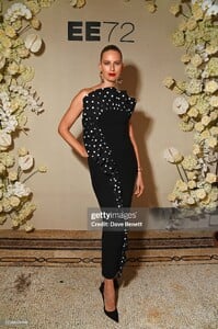 paris-france-karolina-kurkova-at (1).jpg