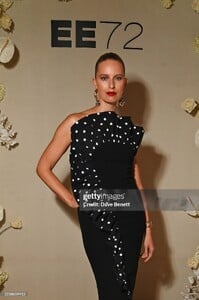 paris-france-karolina-kurkova-at.jpg