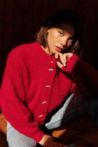 yse-vestiaire-gilet-dans-la-nuit-calme-rouge-crise_8.jpg