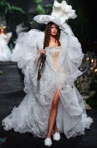 2005-christiandiorcoutureFW-1.jpg