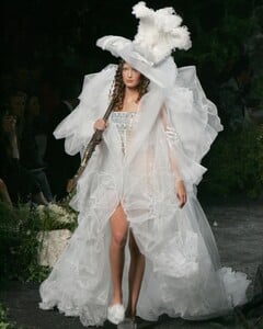 2005-christiandiorcoutureFW-2.jpg