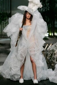 2005-christiandiorcoutureFW-3.jpg