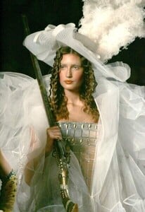 2005-christiandiorcoutureFW-4.jpg