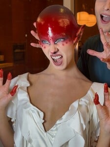 [2025.11.02] carmellarose_573396811_18544394578035727_7708219965649267751_n.jpg