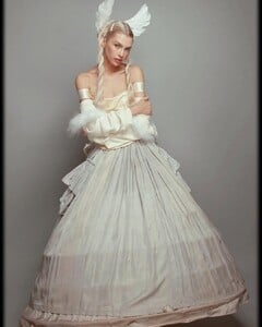 [2025.11.02] voguemagazine_571966504_18542490385010075_3135621781596085631_n.jpg