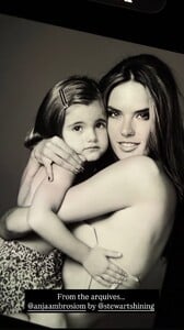 [2025.11.04] alessandraambrosio_3758933905702298161.jpg